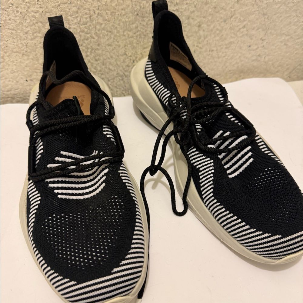 NWOT Sorel Black and White Striped Sneakers size 9/40